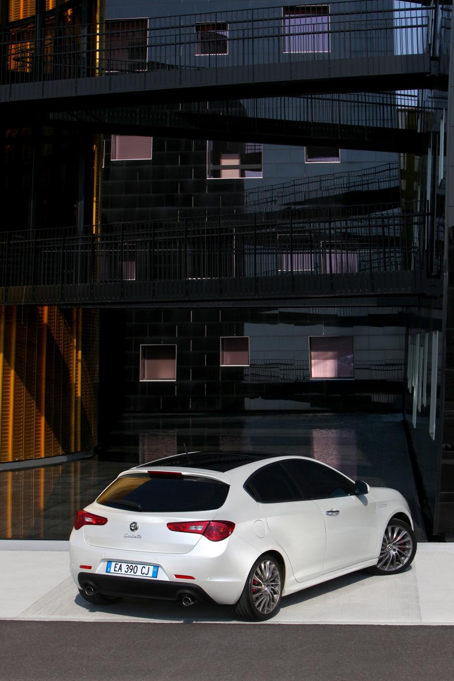  Alfa Romeo Giulietta 2010 года  (фото 44 из 61)